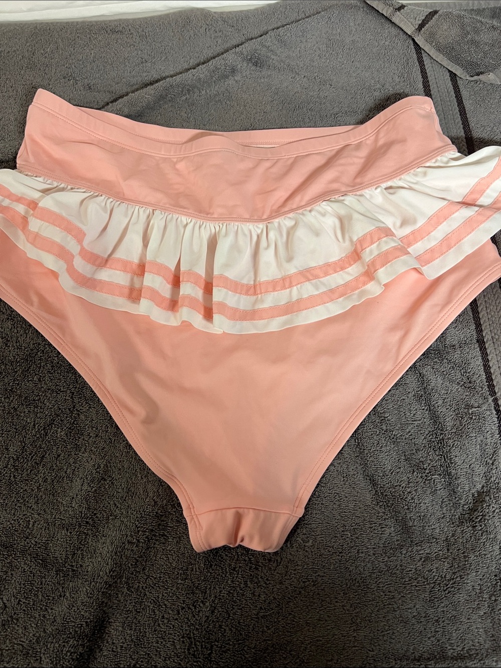Hot Topic Pink Ruffle bikini - Picture 5 of 5